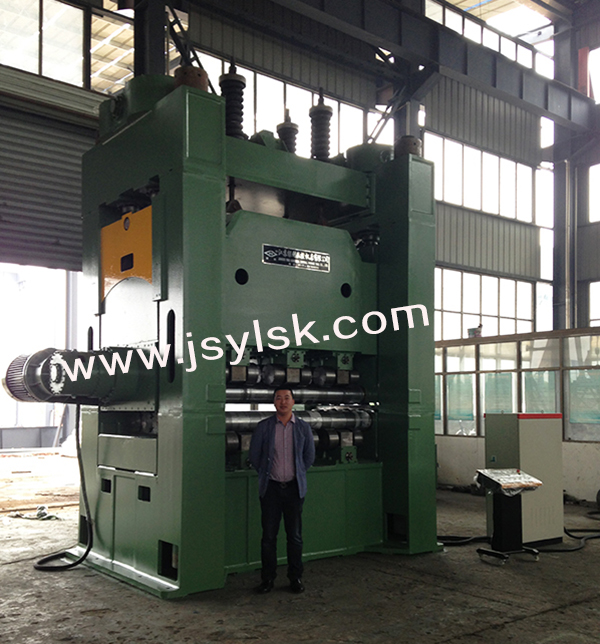 四重(zhòng)式中厚闆(pǎn)校平機