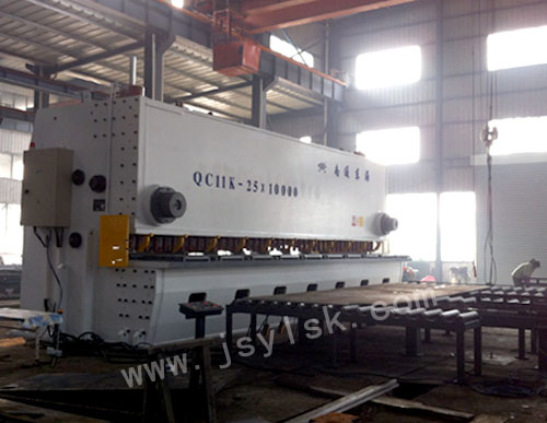 QC11K-25*10000大(dà)型剪闆機