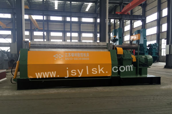 機械三(san)輥對稱(cheng)卷闆機(jī)