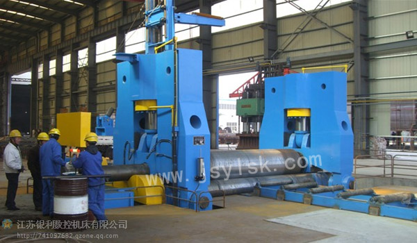 大(dà)型上輥萬能式卷(juan)闆機