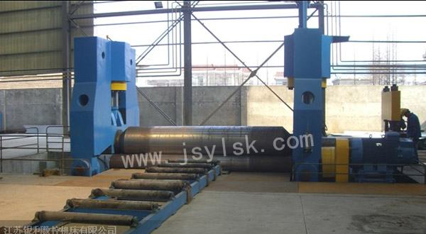 大(dà)型上輥萬能(neng)式卷闆機