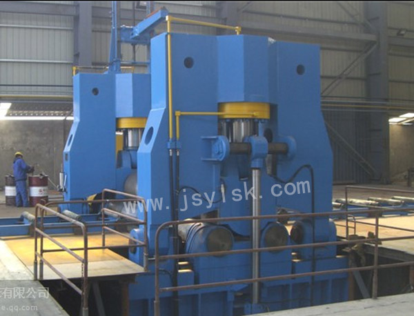 大(da)型上輥萬能(neng)式卷闆機