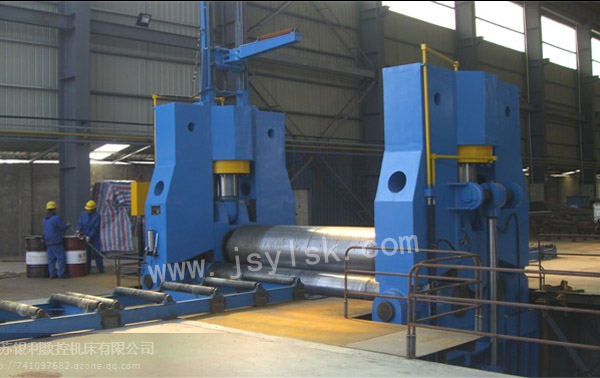 大(dà)型上輥萬能(neng)式卷闆機