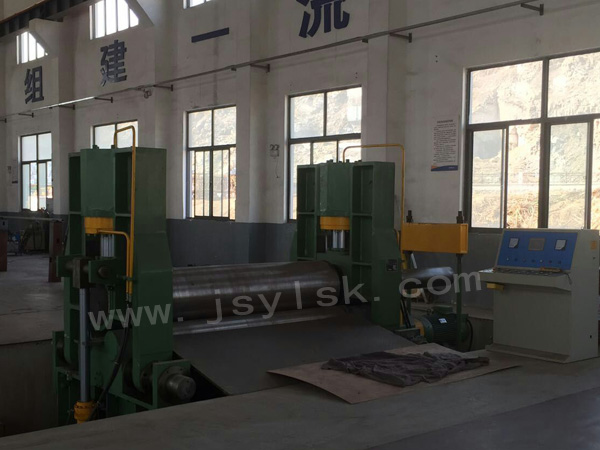 中(zhōng)小型上輥(gun)萬能式卷(juàn)闆機