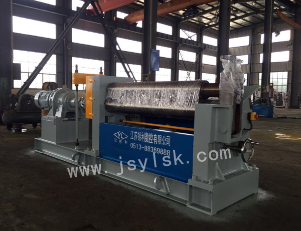 機(ji)械三輥非(fei)對稱式卷(juan)闆機