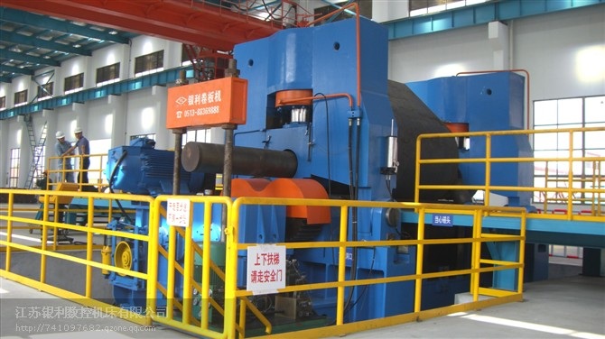 大(da)型上輥萬能(néng)式卷闆機