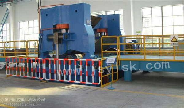 大(da)型上輥萬能(neng)式卷闆機