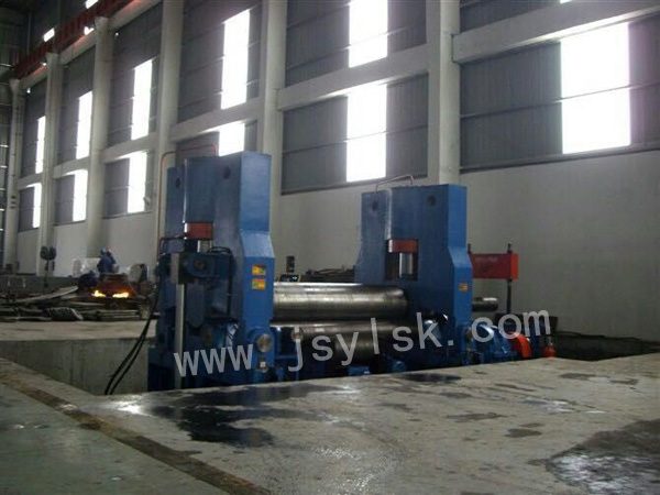 大型(xing)上輥萬(wan)能式卷(juàn)闆機