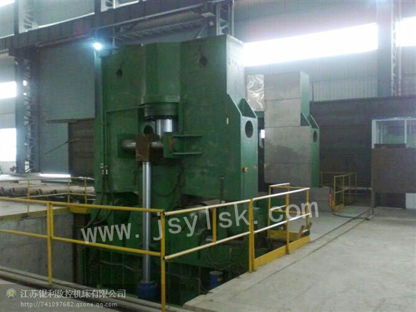 大(da)型上輥萬(wàn)能式卷闆(pan)機