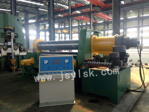 水(shuǐ)平下調卷(juàn)闆機