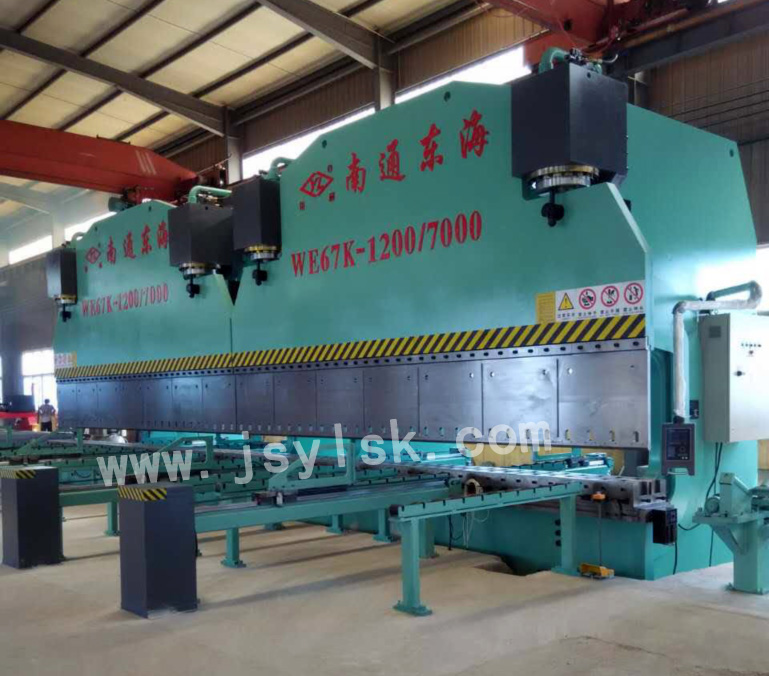 WC67Y/E系列雙(shuāng)機聯動(dong)折彎機(ji)