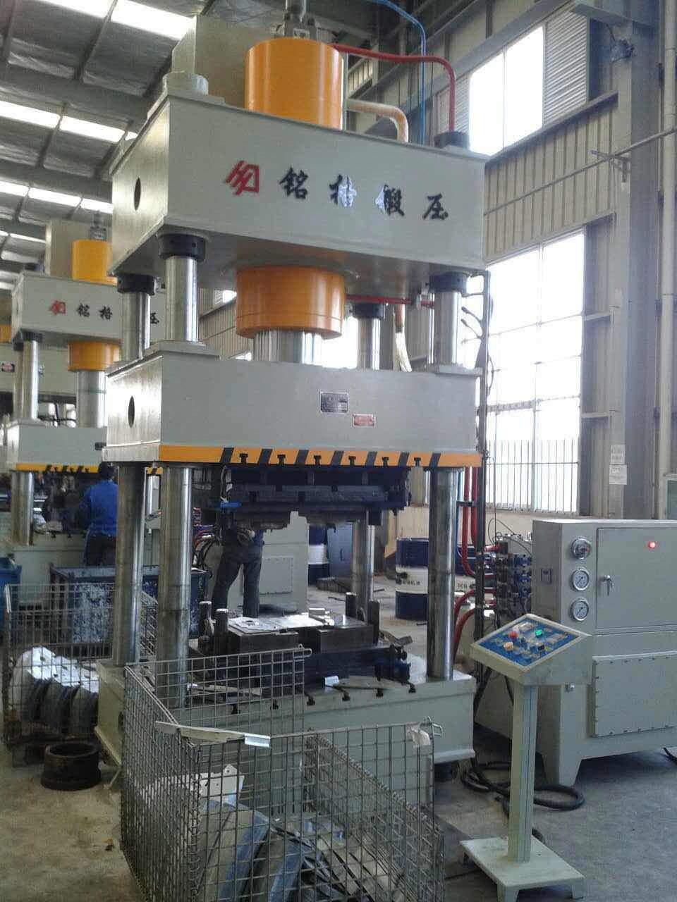 四柱液壓機(jī)