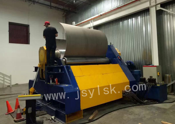 四輥(gun)卷闆機