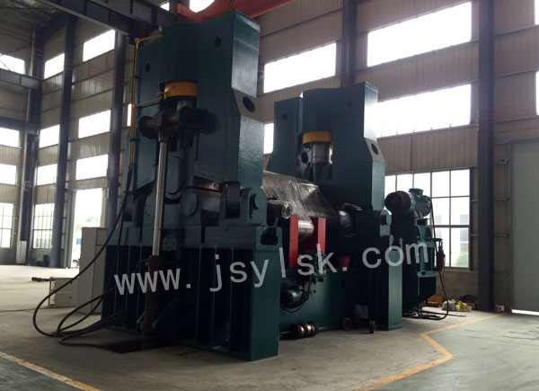 大(da)型上輥萬能(néng)式卷闆機