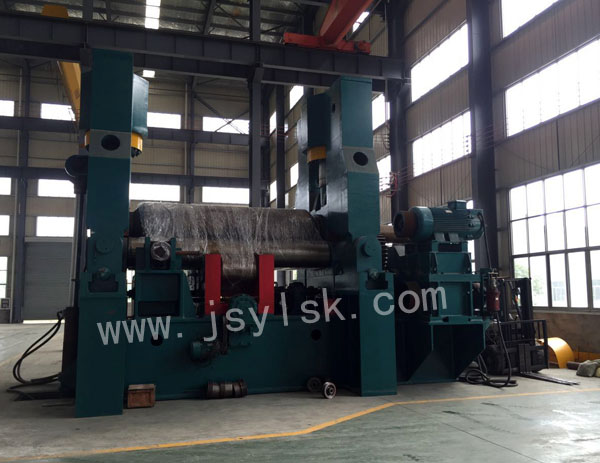 大(dà)型上輥萬能(néng)式卷闆機