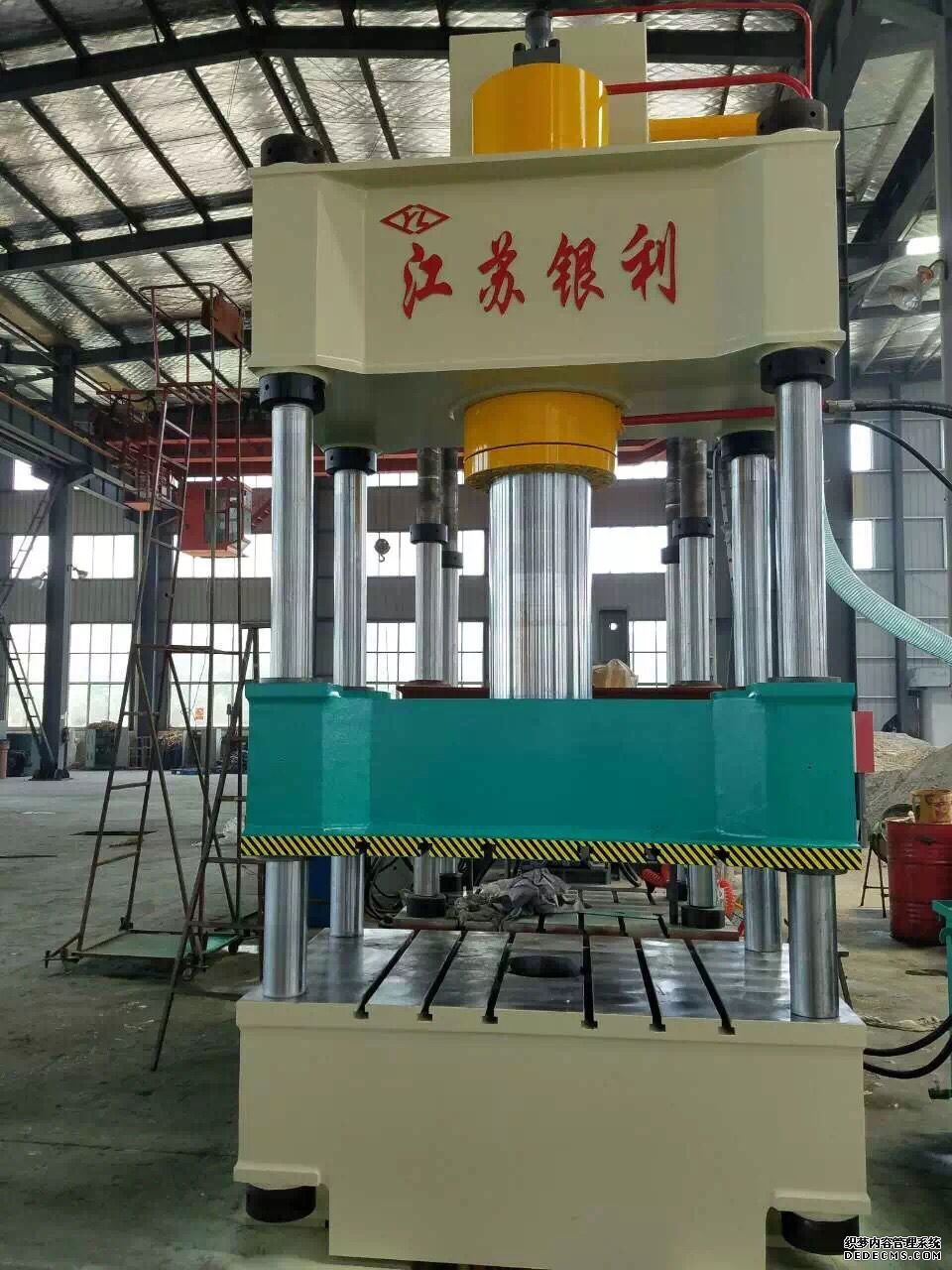 四(sì)柱液壓機