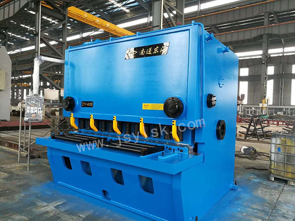 QC11Y-40*2500剪闆(pan)機