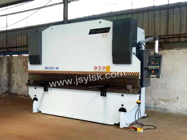 WC67Y-40/2000液壓(ya)折彎機