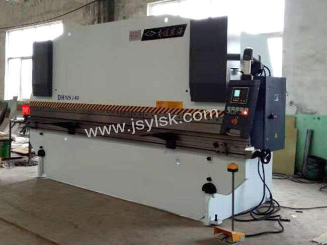 WC67Y-125/4000液壓(ya)折彎機