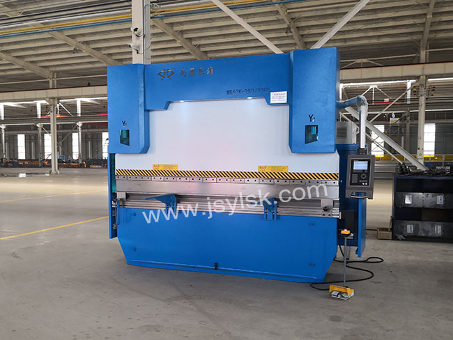 WE67K-250/3200數控(kong)折彎機(jī)