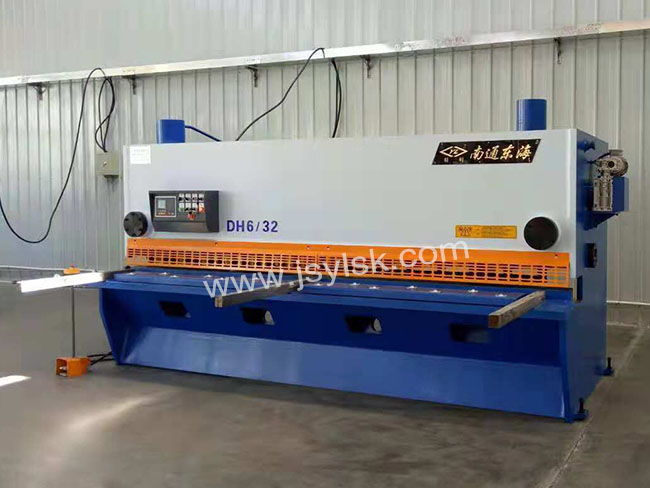 QC11Y-6*3200液(ye)壓剪闆機(ji)