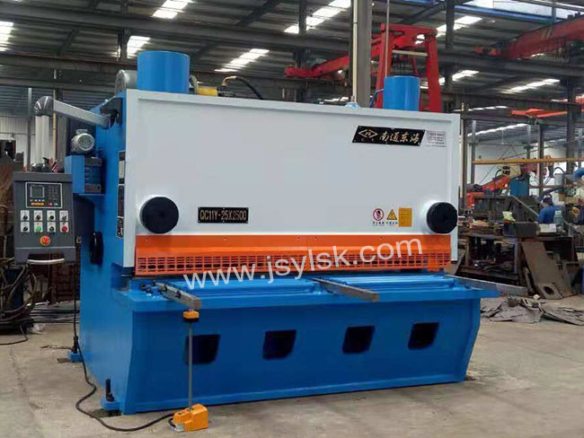 QC11Y-25*2500液壓(yā)剪闆機(jī)