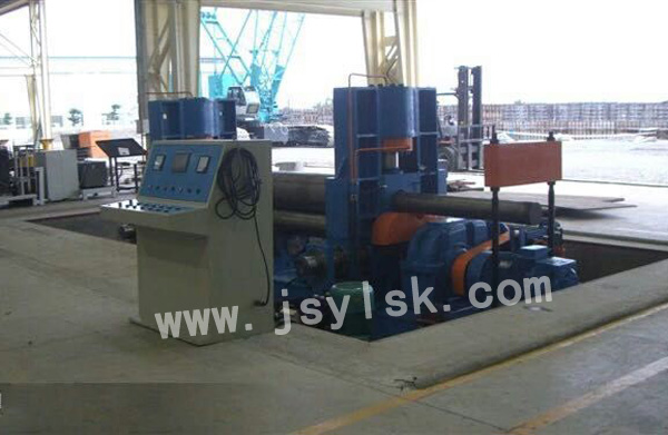 中(zhōng)小型上輥(gǔn)萬能式卷(juàn)闆機